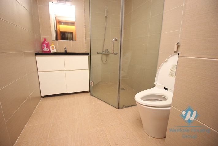 Nice three bedrooms apartment for rent in Tran Duy Hung street, Cau Giay district, Ha Noi